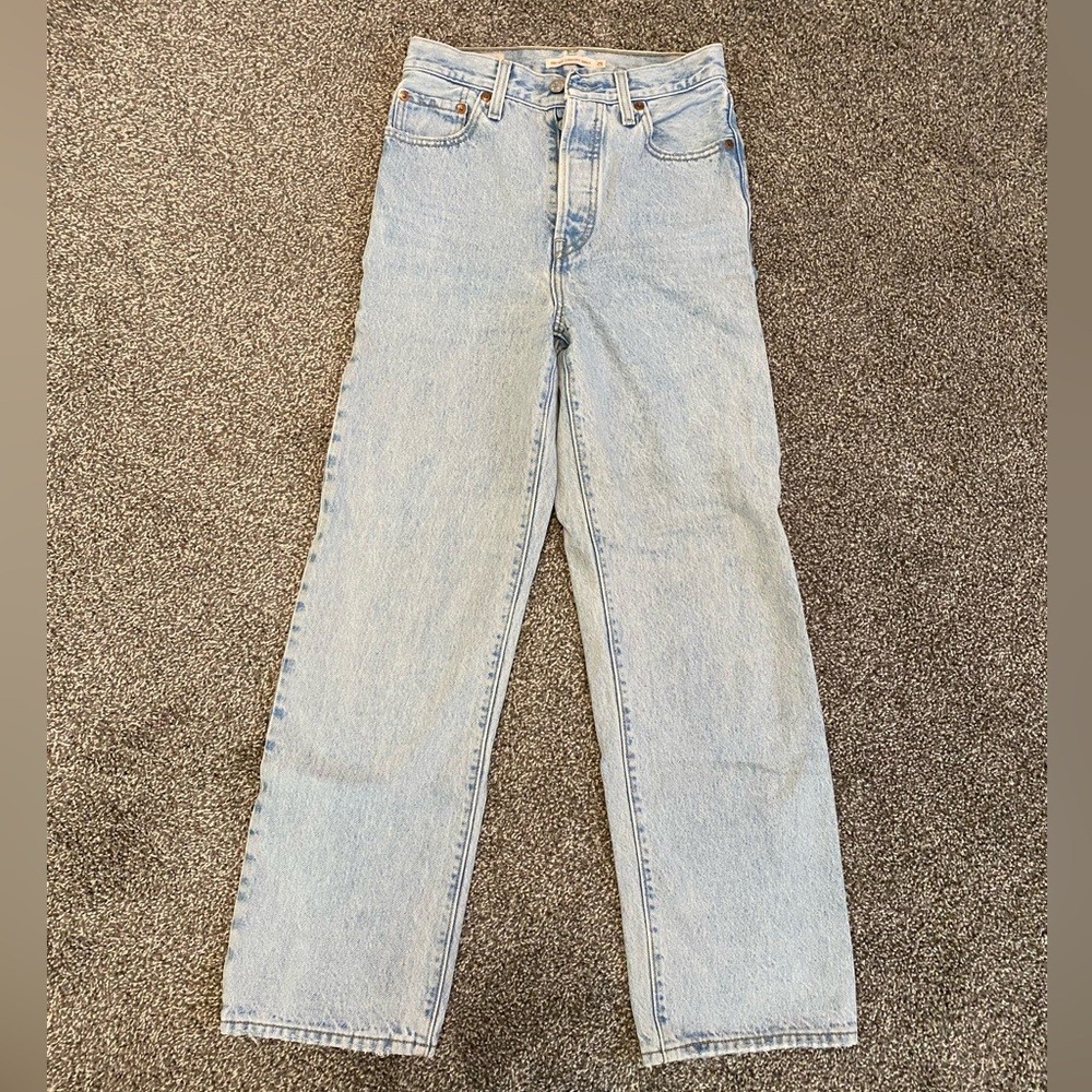 Levi’s ribcage straight ankle, light wash, size 25